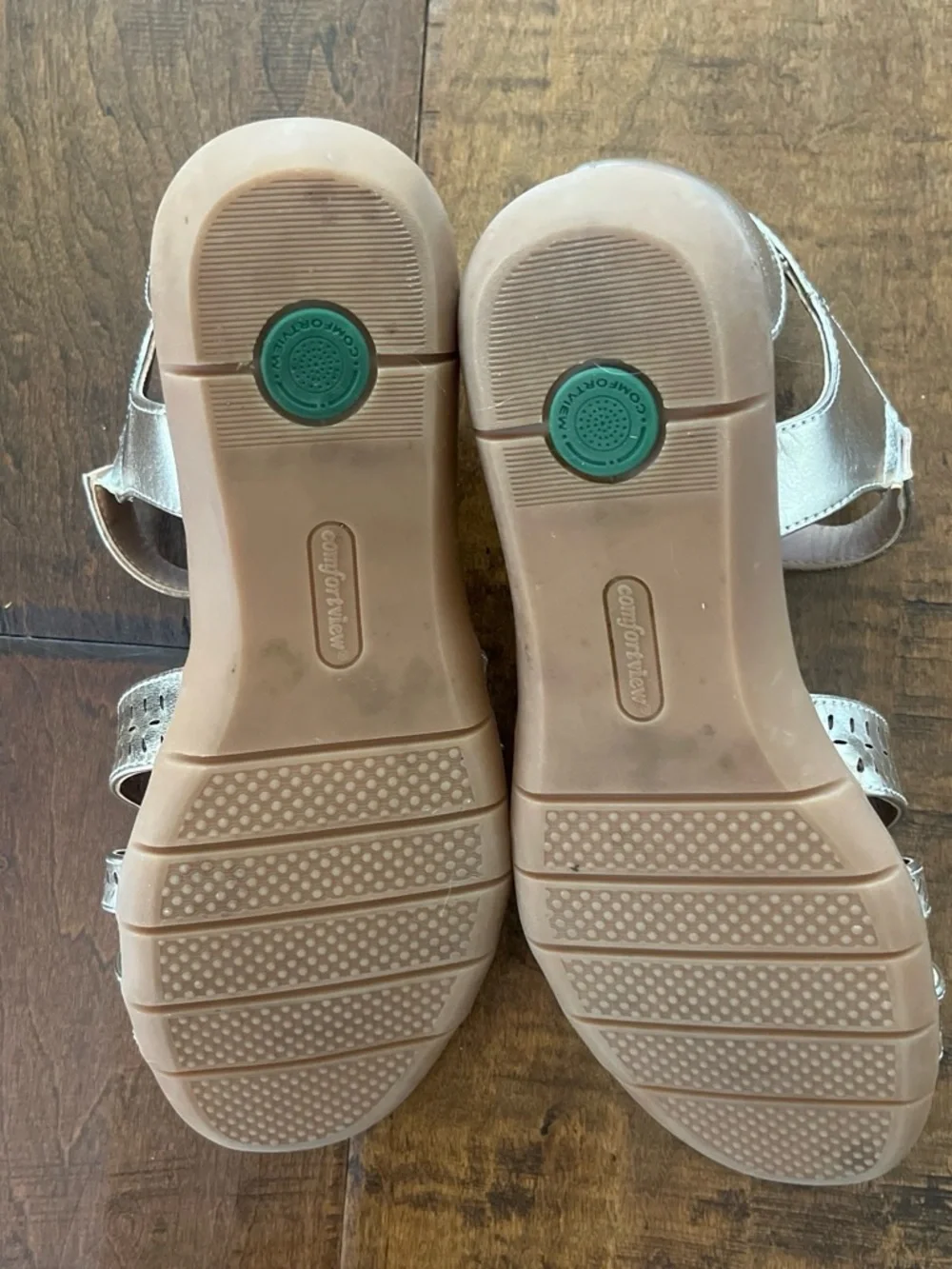 Comfortview Christiana metallic gold faux leather sandals Sz. 8.5